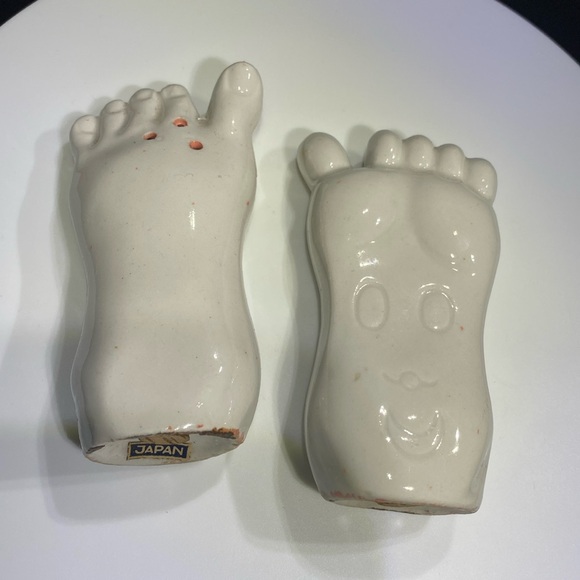 Vintage 1950’s Rare Japanese feet Whimsical Salt & Pepper Shakers - Picture 2 of 8